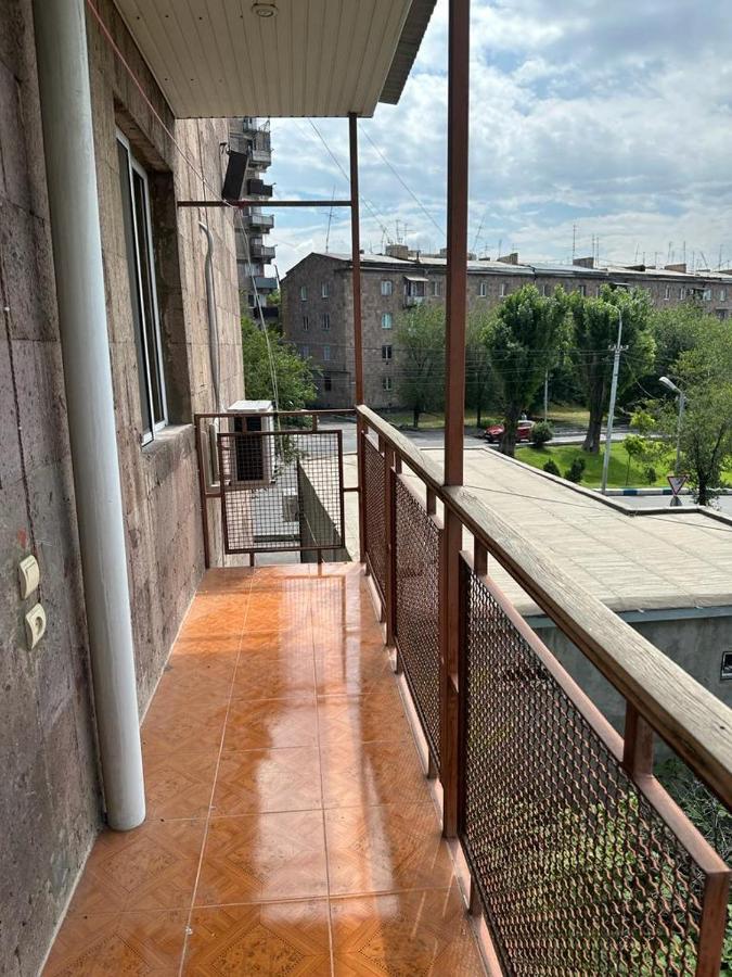 Yerevan Nice Apartment With Balcony For Rent Bagian luar foto